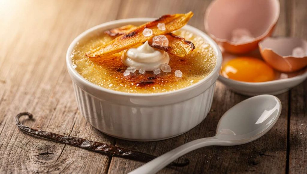 Crèmes brûlées à la mangue et à la vanille : recette gourmande