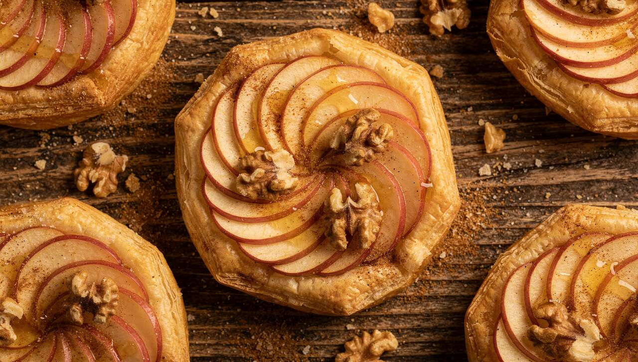 Tartelettes fines aux pommes et noix : la recette savoureuse