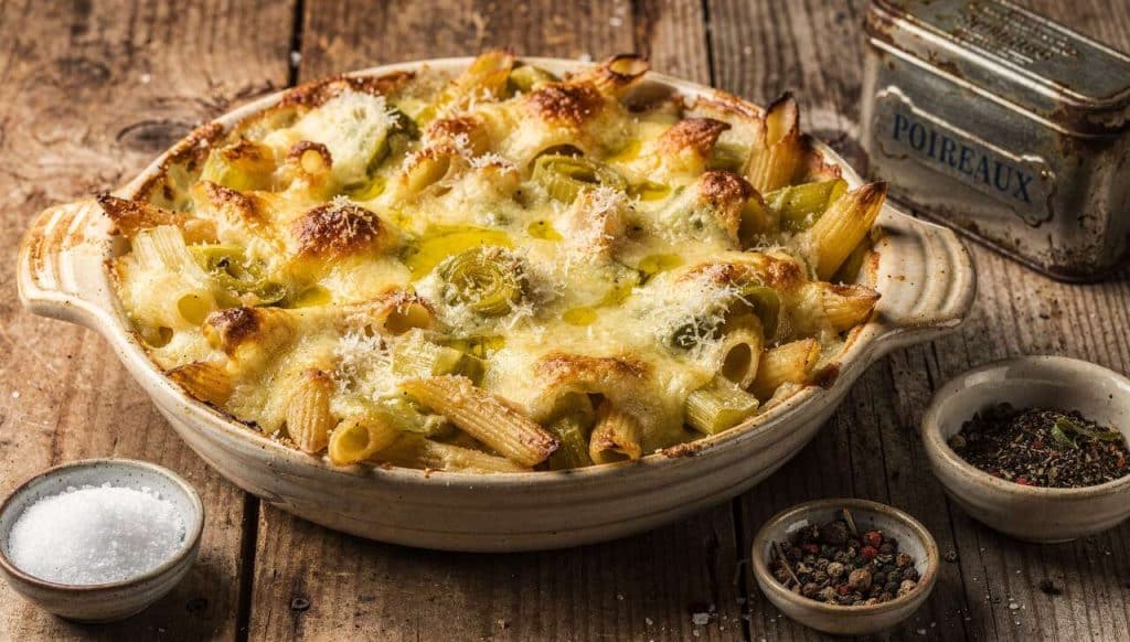 Gratin de pâtes aux poireaux : recette savoureuse et facile