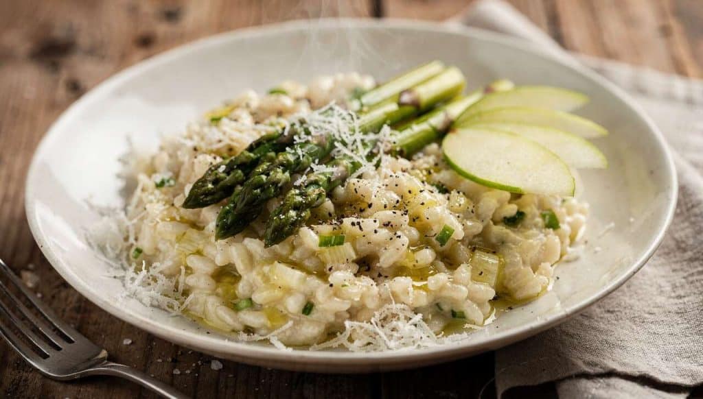 Risotto aux asperges et pomme Granny : recette gourmande
