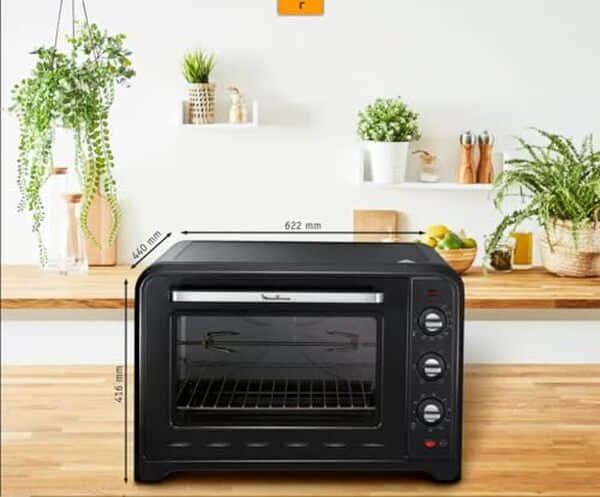 Découvrez la puissance, l'efficacité et la flexibilité du four électrique optimo 60 L de Moulinex. Un allié incontournable pour toutes vos recettes culinaires.