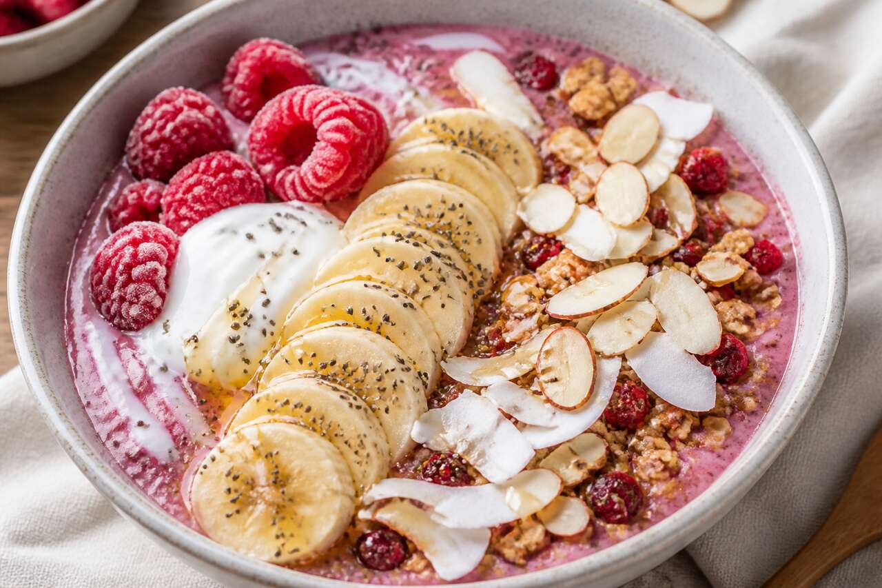 Smoothie bowl aux framboises : recette gourmande et saine