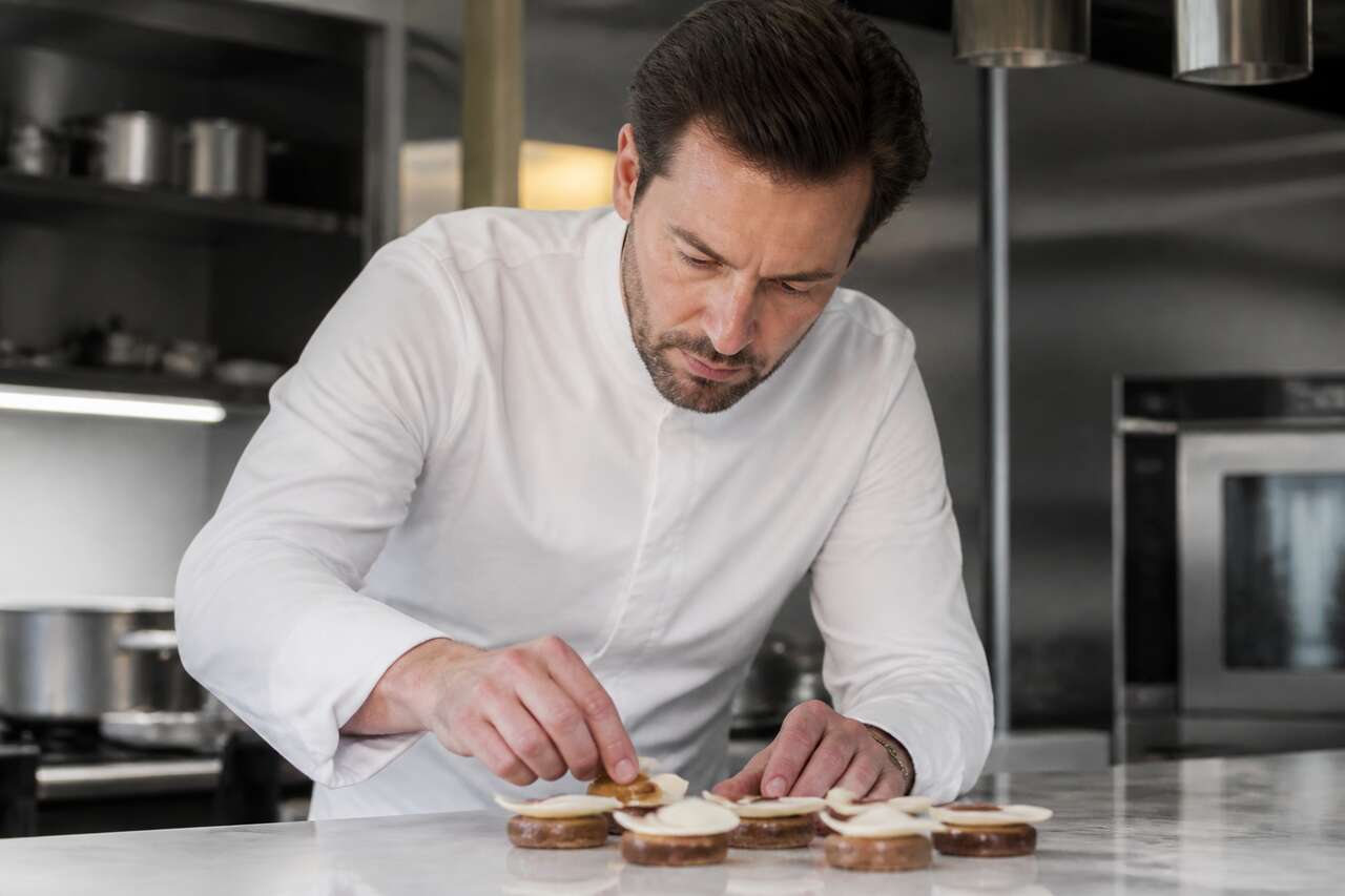 Nicolas bernard&eacute;, parcours et signature d&rsquo;un mof p&acirc;tissier