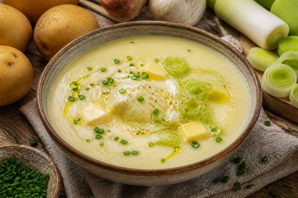 Velouté crémeux pommes de terre, poireaux et burrata
